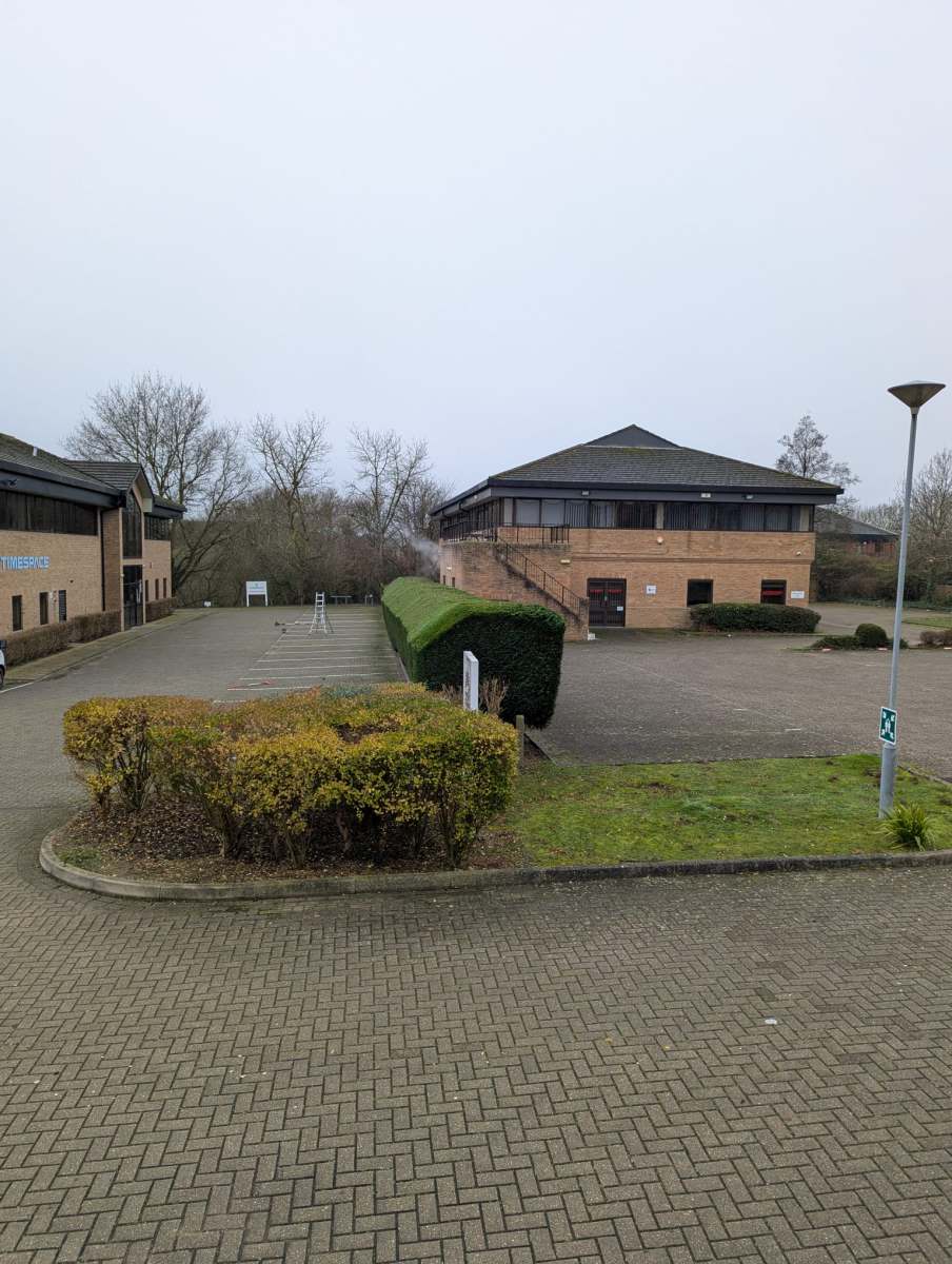 Beautifully landscaped garden with neatly maintained flowerbeds, lush greenery, and a well-kept lawn by Seaby's Grounds Maintenance in Cambridge.