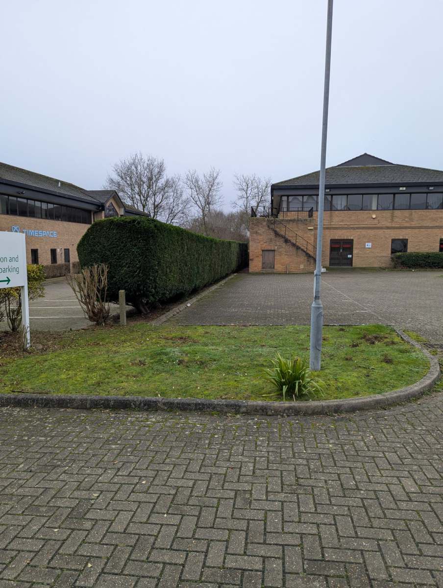 Professionally maintained garden with neatly trimmed hedges, vibrant flowers, and well-kept lawn by Seaby's Grounds Maintenance in Cambridge.