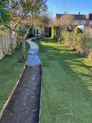 Well-maintained lawn with neat edging, vibrant flowers, and expertly designed garden landscaping by Seaby's Grounds Maintenance in Cambridge.